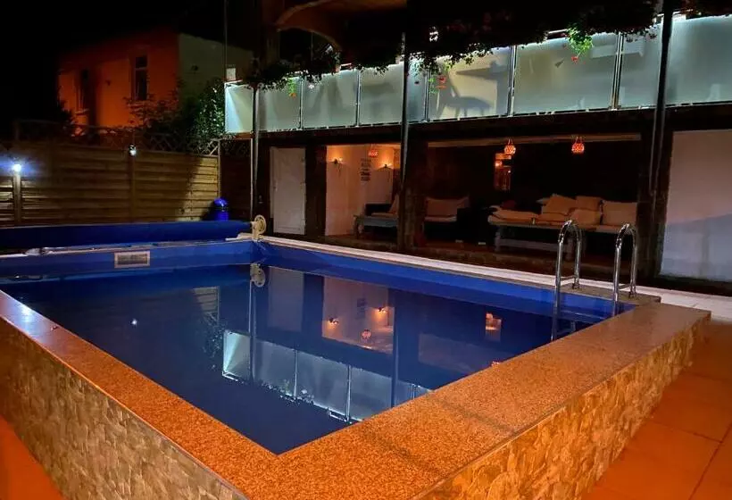 Majatalo Gasthaus Casa Kugler