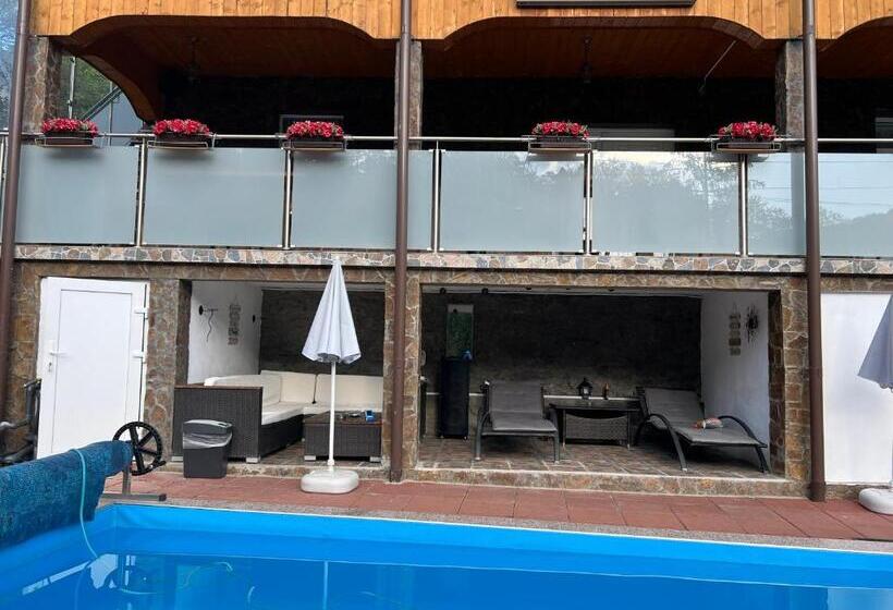 پانسیون Gasthaus Casa Kugler