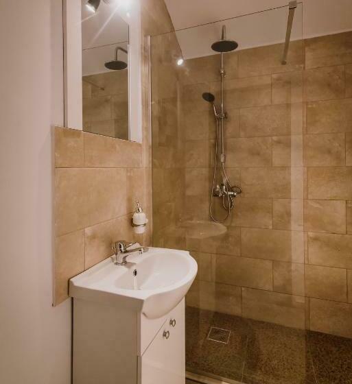 پانسیون Sunset Inn