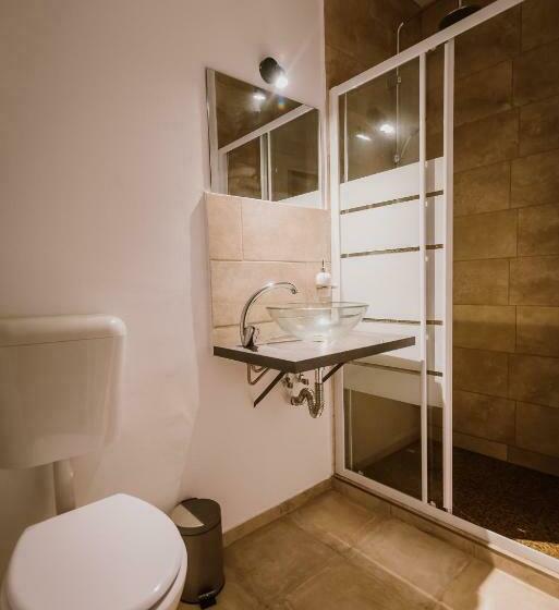 پانسیون Sunset Inn