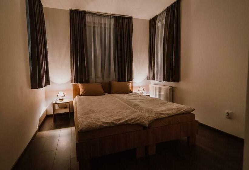 پانسیون Sunset Inn