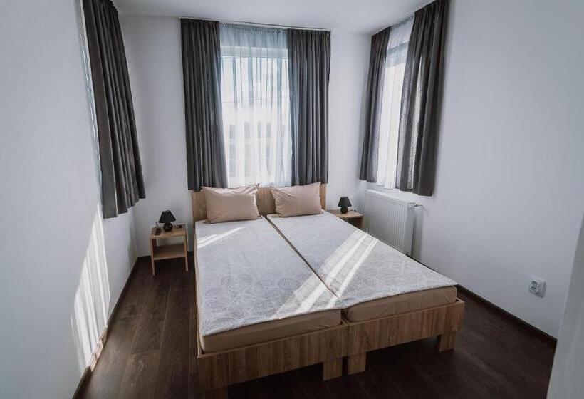 پانسیون Sunset Inn