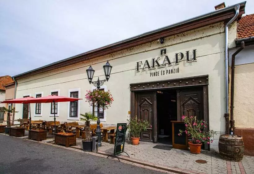 تختخواب و صبحانه Fakapu Pince és Panzió