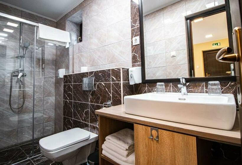 مبيت وإفطار Fakapu Pince és Panzió