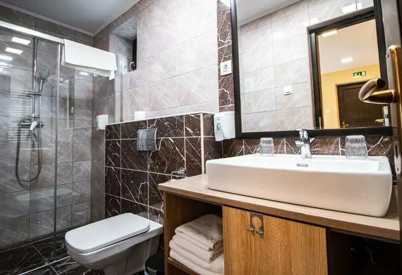 تختخواب و صبحانه Fakapu Pince és Panzió