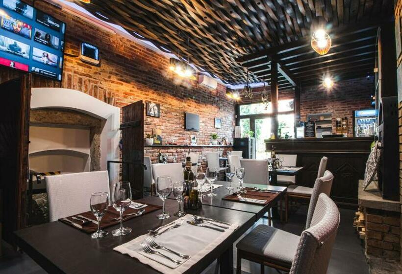 مبيت وإفطار Fakapu Pince és Panzió