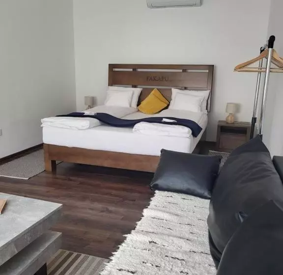 تختخواب و صبحانه Fakapu Pince és Panzió