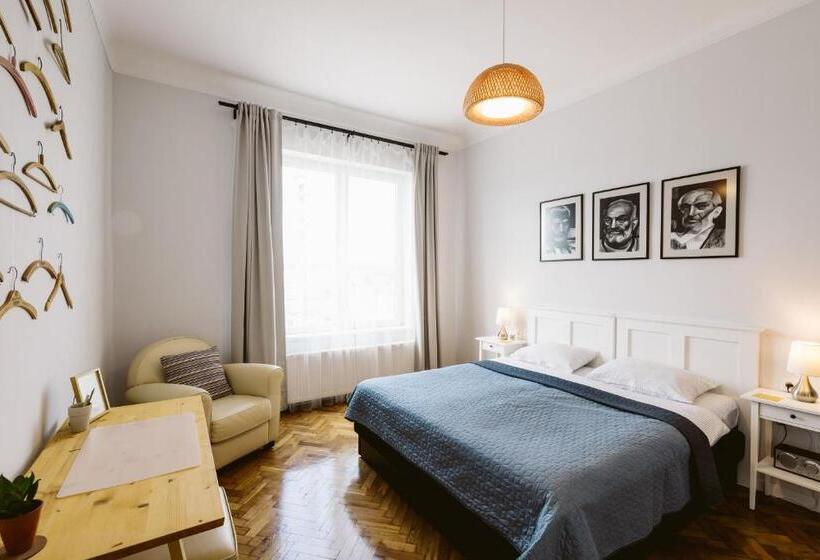 تختخواب و صبحانه Hangers