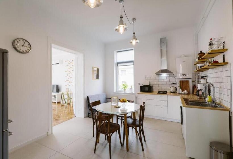 تختخواب و صبحانه Hangers