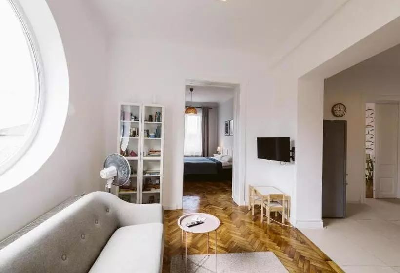 Aamiaismajoitus (B&B) Hangers