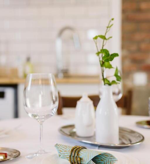 تختخواب و صبحانه Hangers