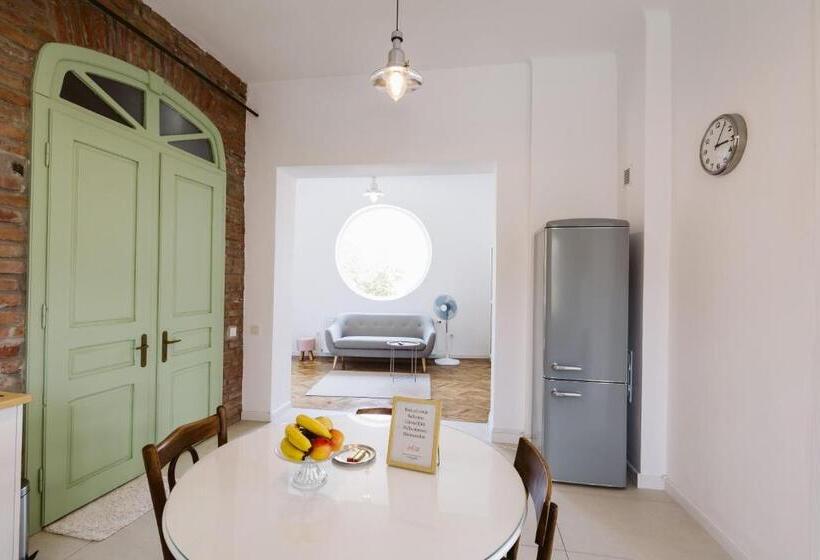 تختخواب و صبحانه Hangers