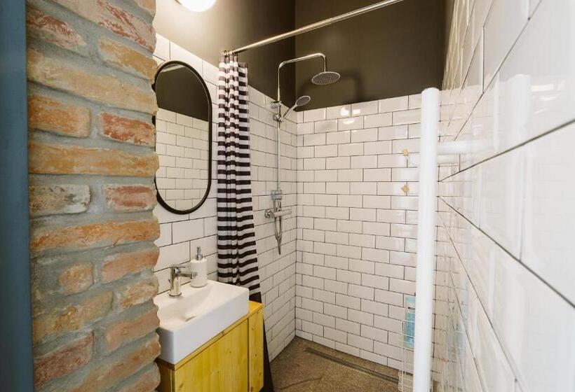 تختخواب و صبحانه Hangers