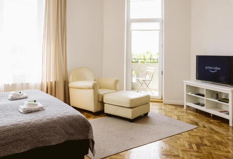 تختخواب و صبحانه Hangers