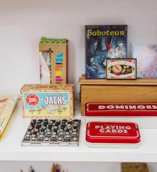 تختخواب و صبحانه Hangers