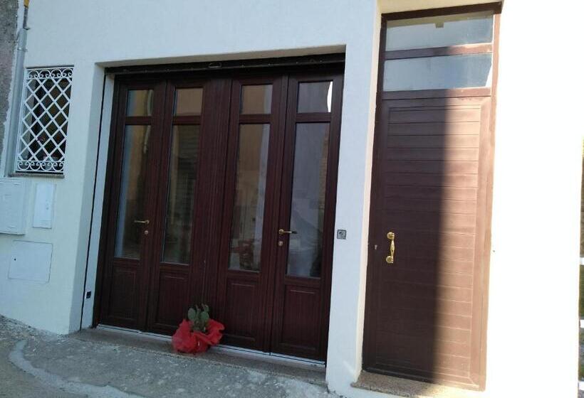 Общежитие Locanda B&b Dandana