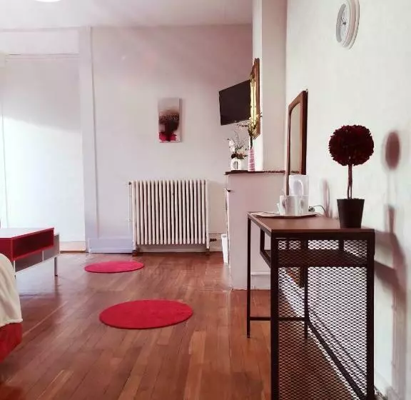 Aamiaismajoitus (B&B) Aux Portes Du Château