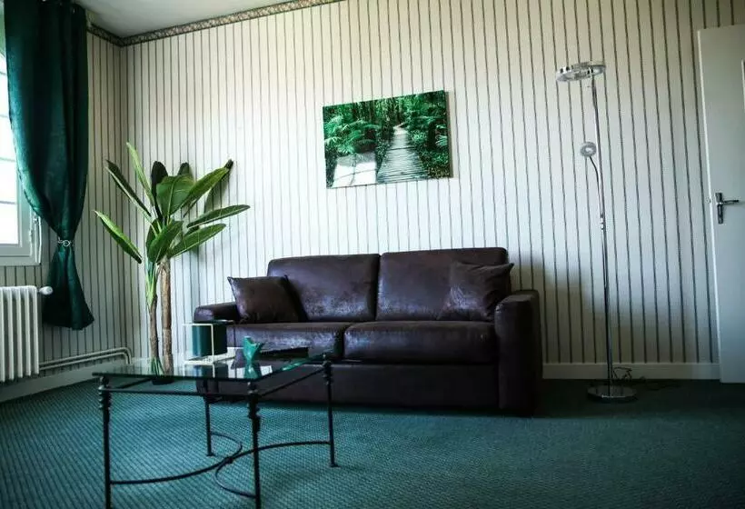 Aamiaismajoitus (B&B) Aux Portes Du Château