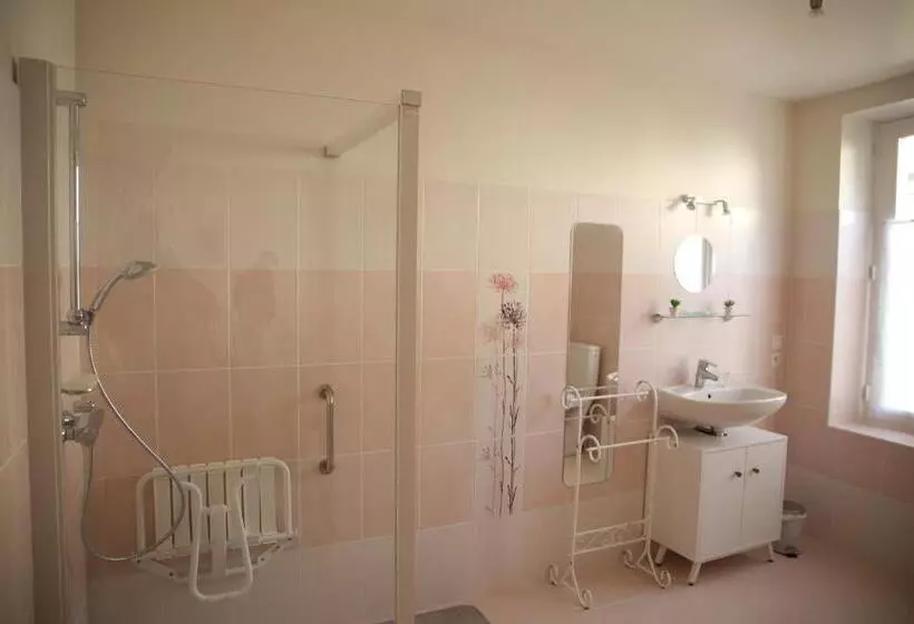 Aamiaismajoitus (B&B) Aux Portes Du Château