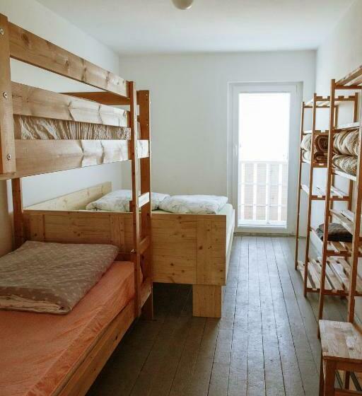 تختخواب و صبحانه Dom Na Slivnici