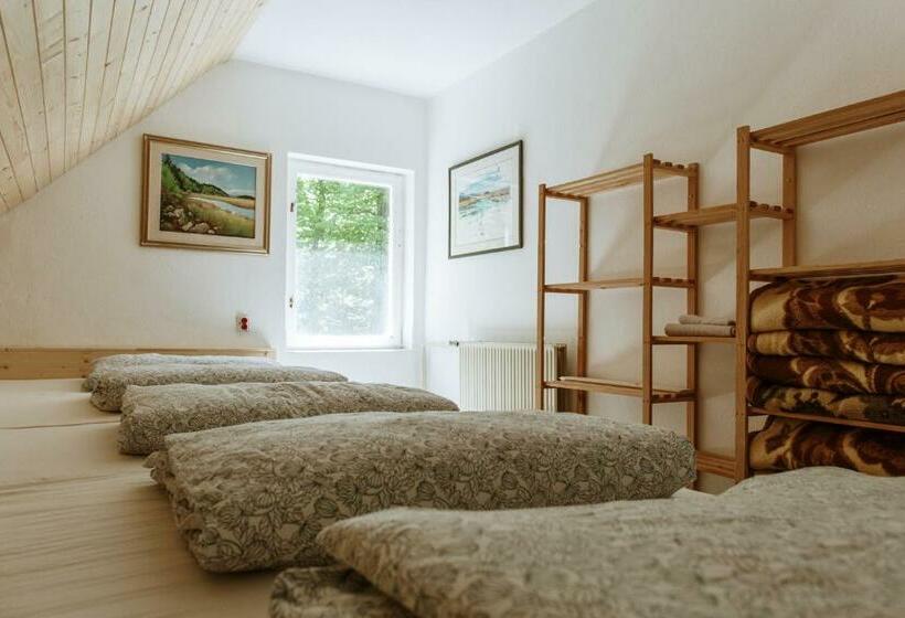 تختخواب و صبحانه Dom Na Slivnici