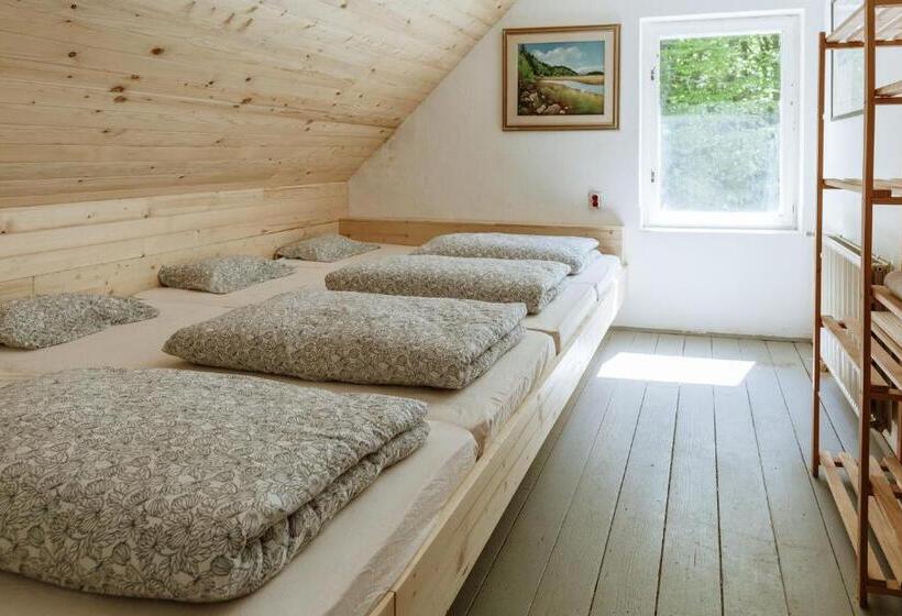 تختخواب و صبحانه Dom Na Slivnici