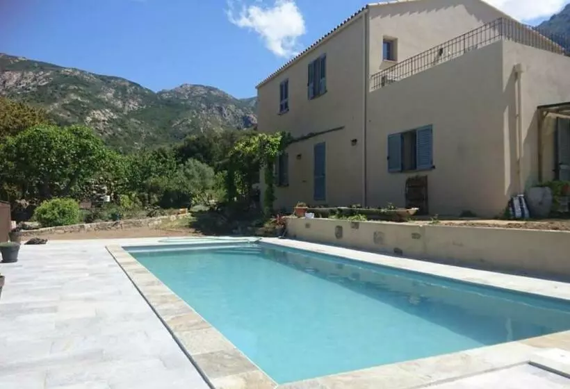 Aamiaismajoitus (B&B) Villa Capraghjese