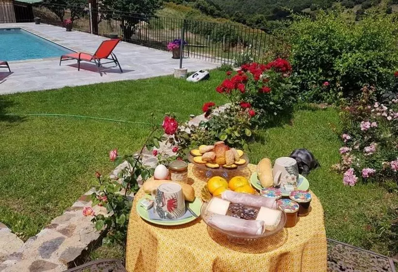 Aamiaismajoitus (B&B) Villa Capraghjese