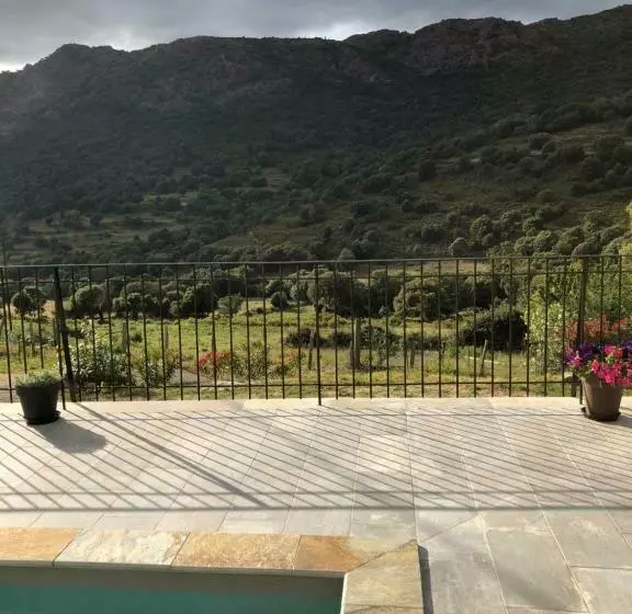 Aamiaismajoitus (B&B) Villa Capraghjese