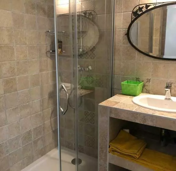 Aamiaismajoitus (B&B) Villa Capraghjese