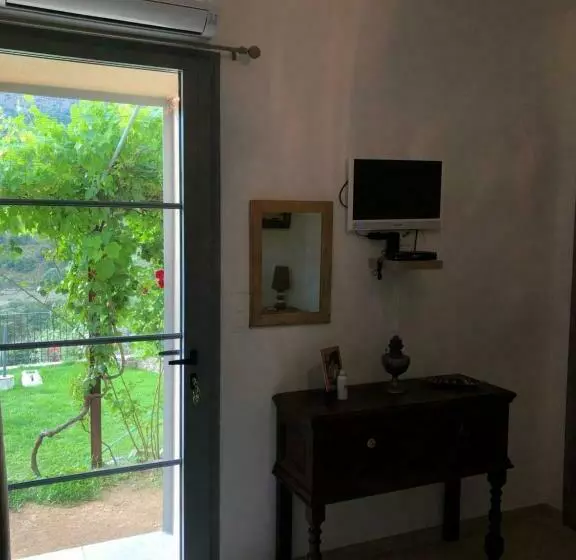 Aamiaismajoitus (B&B) Villa Capraghjese