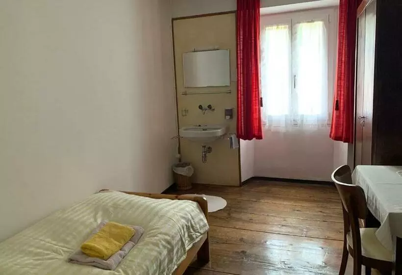 ホテル Albergo Calancasca Ristorante Jaipur