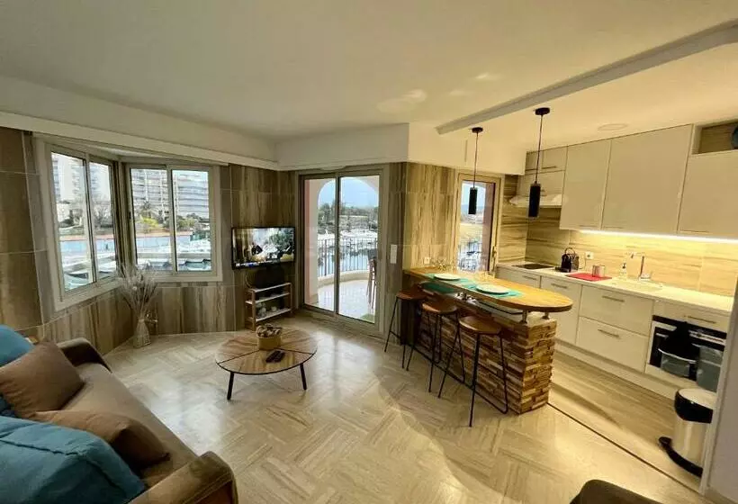 Hotelli Studio Moderne  Port De Mandelieu  Proche Mer