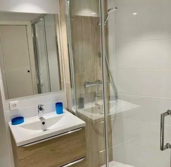 Hotelli Studio Moderne  Port De Mandelieu  Proche Mer