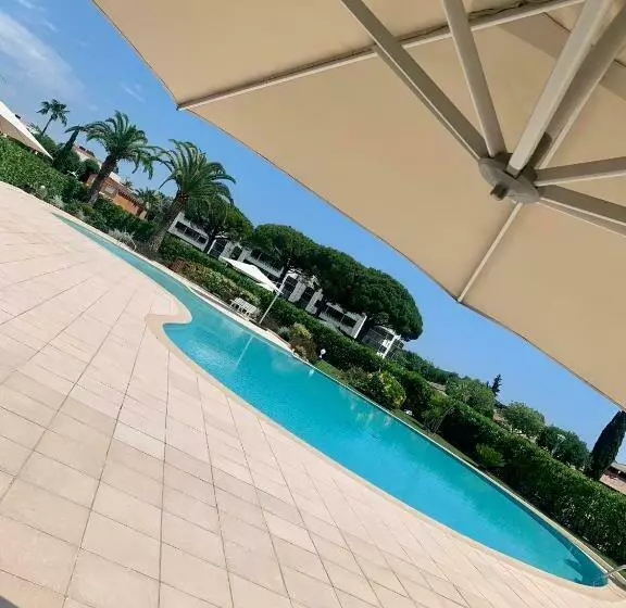 Hotelli Studio Moderne  Port De Mandelieu  Proche Mer