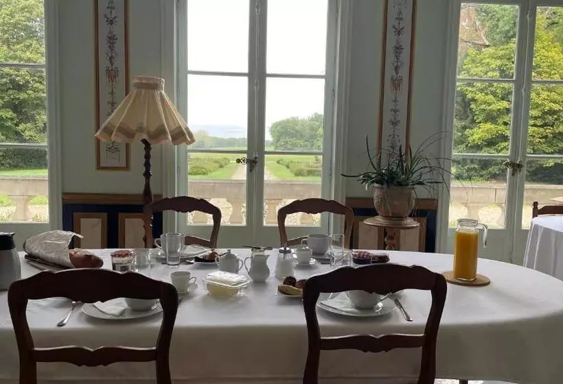 ベッドアンドブレックファースト Château De Praslins