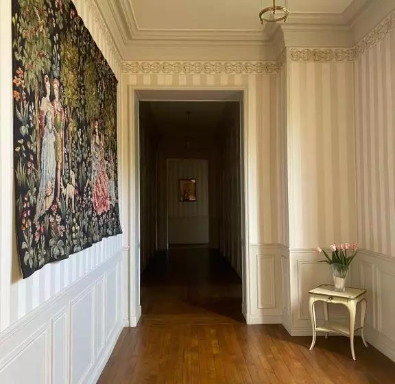 ベッドアンドブレックファースト Château De Praslins