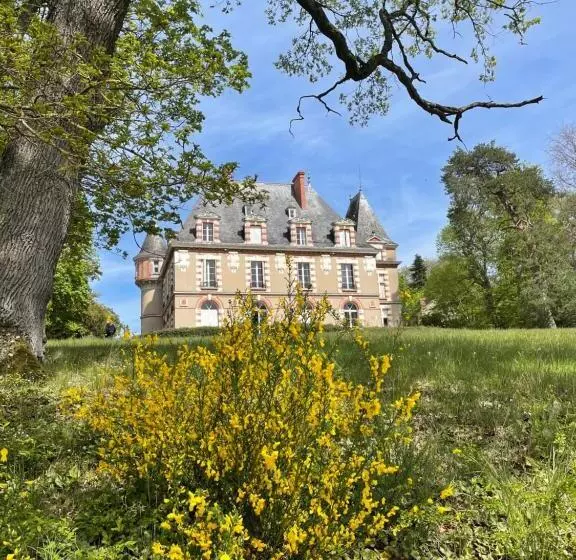 ベッドアンドブレックファースト Château De Praslins