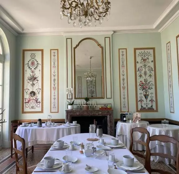 ベッドアンドブレックファースト Château De Praslins