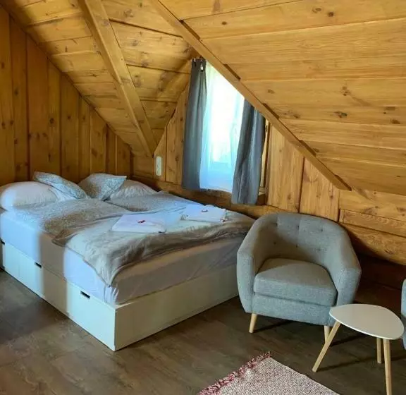 Aamiaismajoitus (B&B) Gyurka Kisrönkház