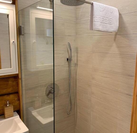 민박 Gyurka Kisrönkház