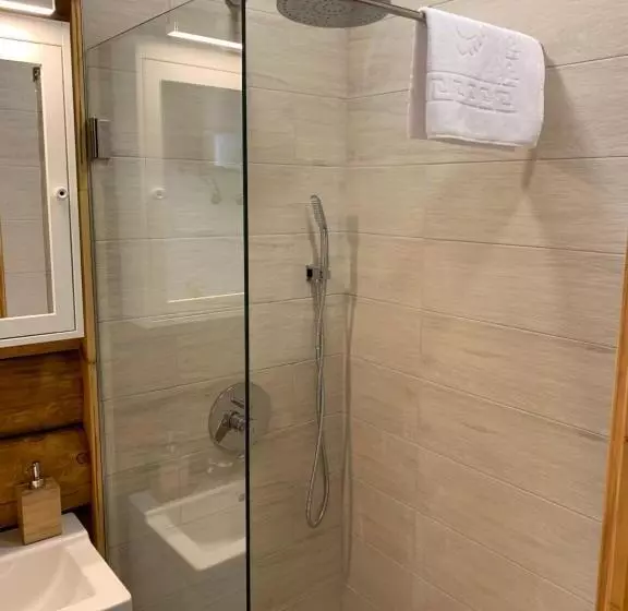 Aamiaismajoitus (B&B) Gyurka Kisrönkház