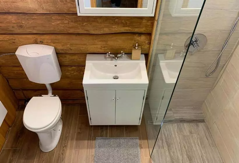 Aamiaismajoitus (B&B) Gyurka Kisrönkház