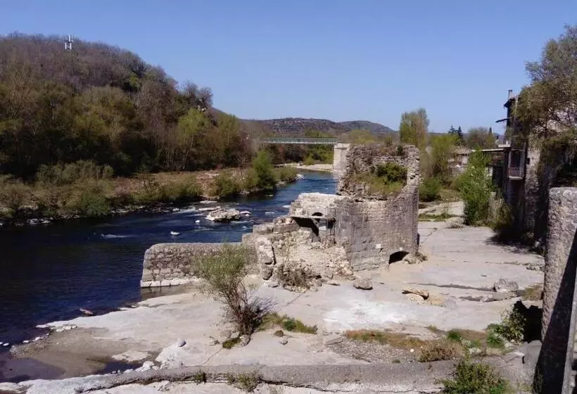 ベッドアンドブレックファースト L Oustau Bonur