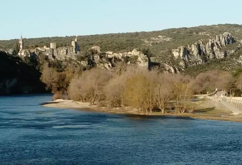 ベッドアンドブレックファースト L Oustau Bonur