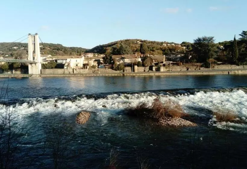 ベッドアンドブレックファースト L Oustau Bonur