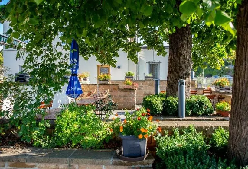 Hotelli Linde Restaurant Monika Bosch Und Martin Bosch Gbr