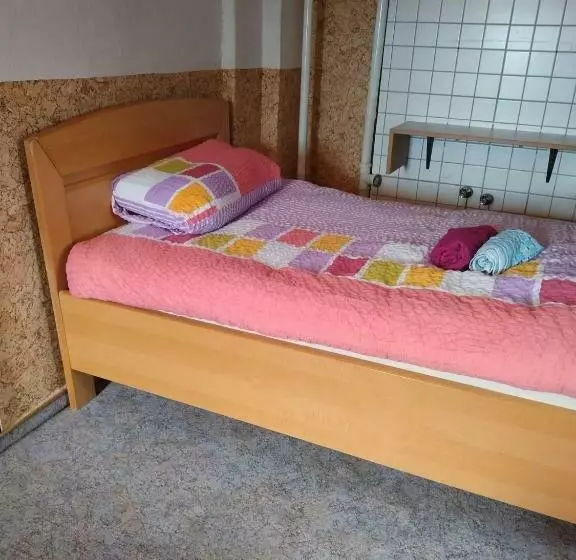 Majatalo Art Ddr Eig Bad Dir Im Zim, 3 Og, Treppensteigen Kein Fruehhstück Keine Kueche Nur Uebernachtung Par