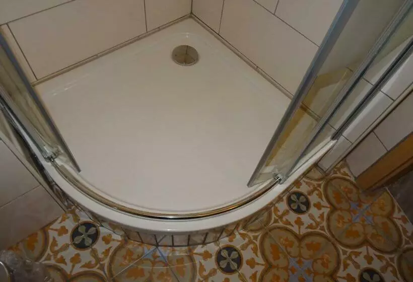 Majatalo Art Ddr Eig Bad Dir Im Zim, 3 Og, Treppensteigen Kein Fruehhstück Keine Kueche Nur Uebernachtung Par