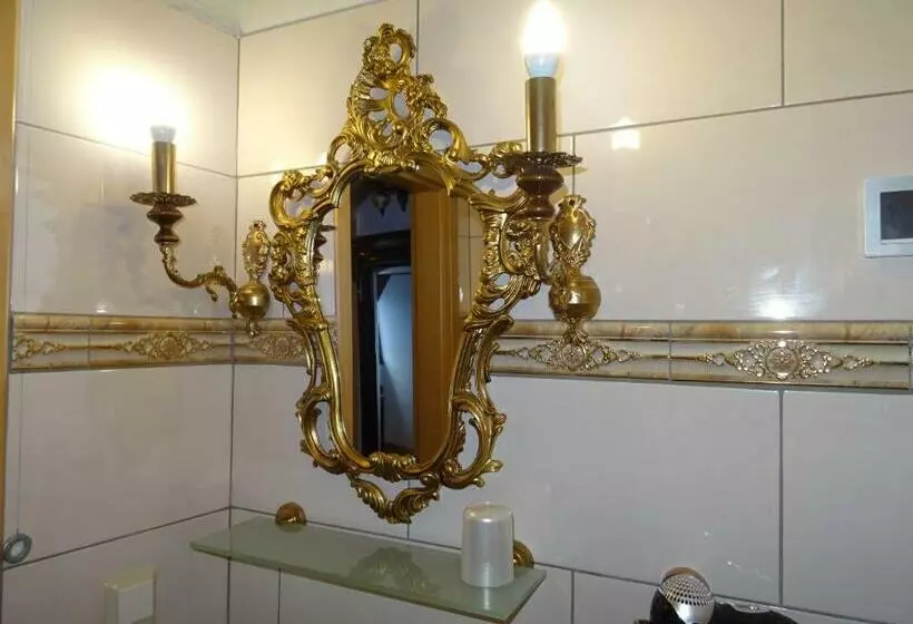 Majatalo Art Ddr Eig Bad Dir Im Zim, 3 Og, Treppensteigen Kein Fruehhstück Keine Kueche Nur Uebernachtung Par